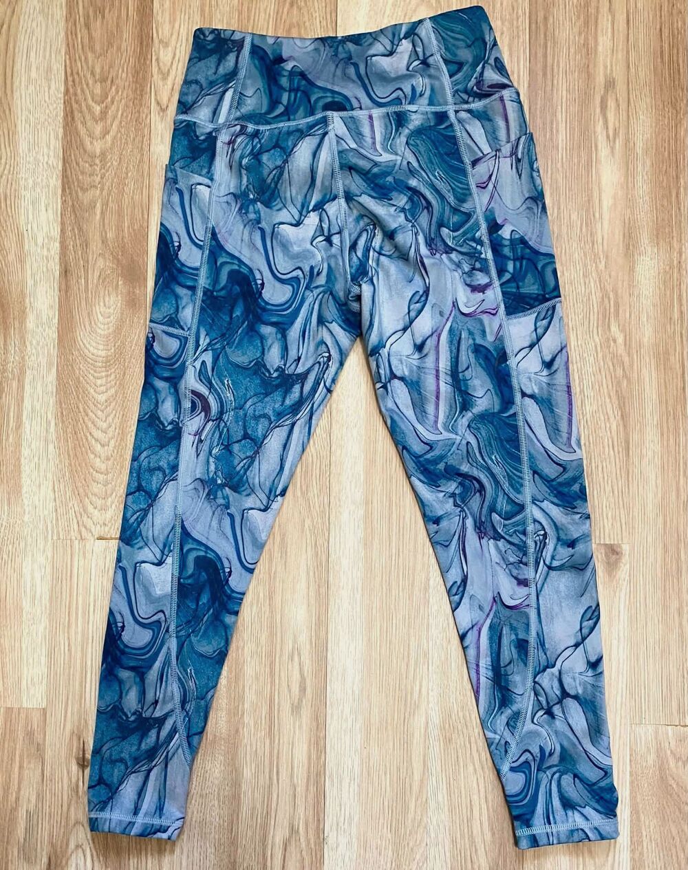 Victoria’s Secret On Point Flow Blue Marble Print Leggings Size 8